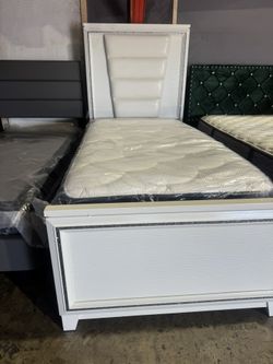 Twin Bed Wht Matres For $300