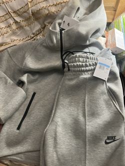 Women’s Nike Tech Size Medium $150