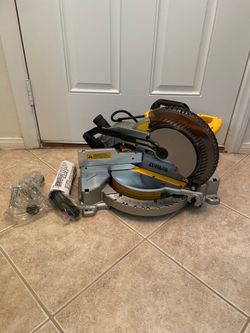 New Dewalt 10" SINGLE BEVEL  Compound Miter Saw $150 Firm-Firme