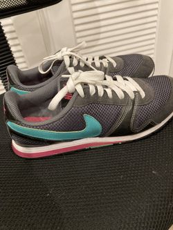 Nike Woman’s Sneakers Size 7