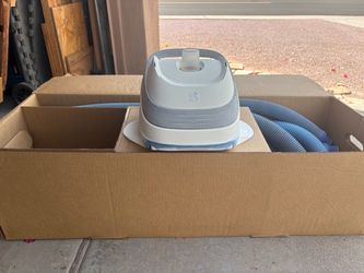 Hayward pool cleaner with hoses
