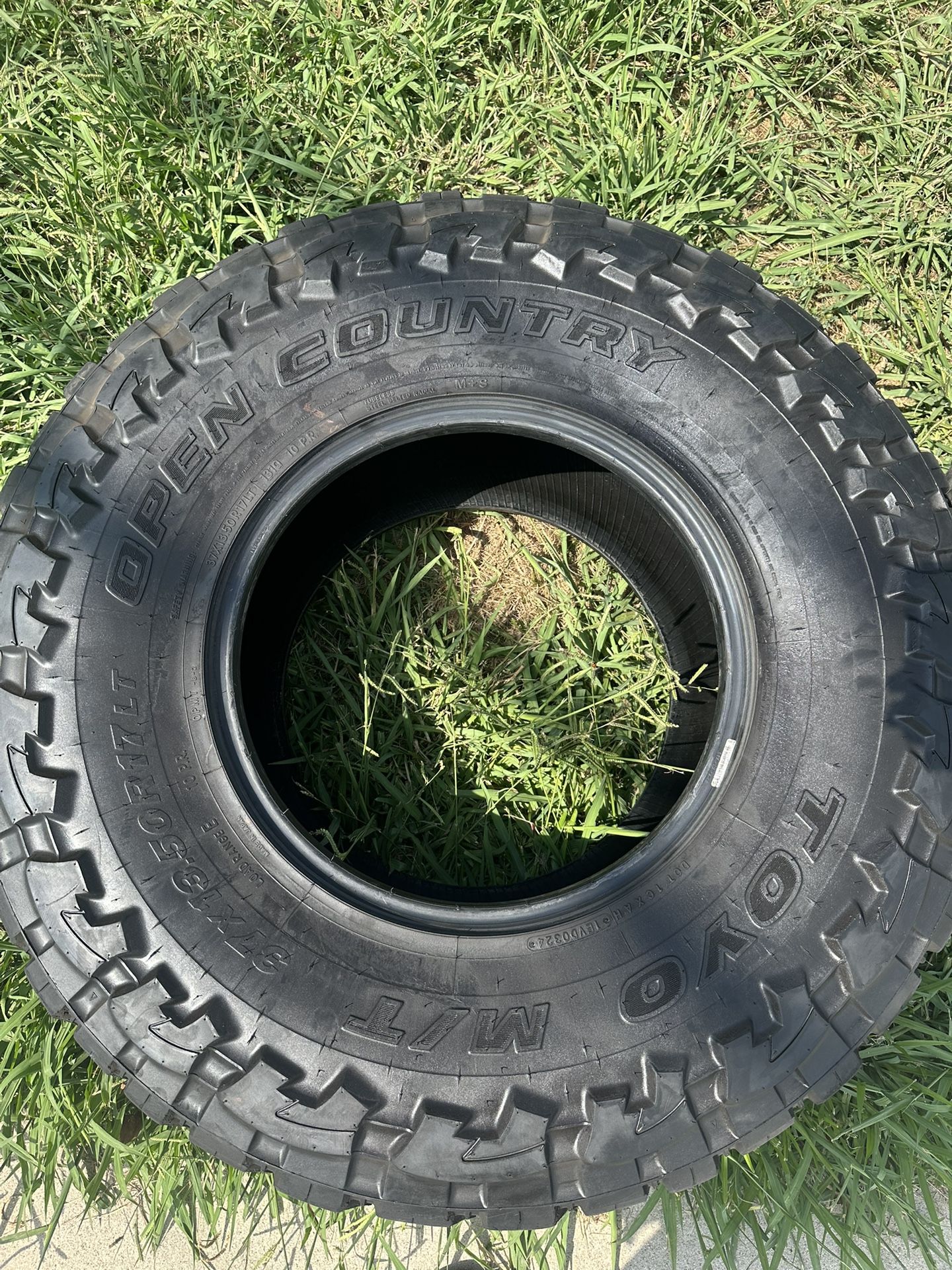 (4) 37x13.50r17 Toyo MT