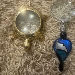 2 Magnifying Glass