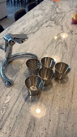 VEVOR Rotary Cheese Grater, Zinc Alloy Rotary Vegetable Mandoline, Manual Cheese Mandoline w/ 5 Stainless Steel Cutting Cones, Manual Vegetable Grater