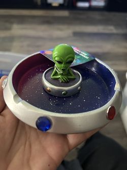 Alien ashtray