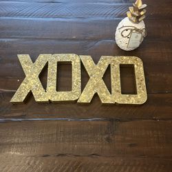 XOXO Sign And Pineapple Fragrance 