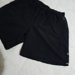 Short lululemon Size Mediano.
