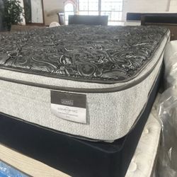 Queen Size Mattress 🚚we can deliver 🚚