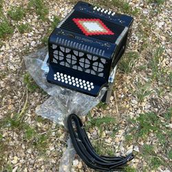 hermosa 💕 Button Accordion 🪗.  32 Buttun 