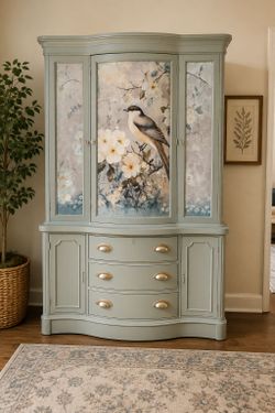 Gorgeous  vintage  china cabinet