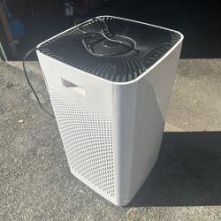 Medify Air MA-112 electric air purifier