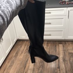 Black boot heals
