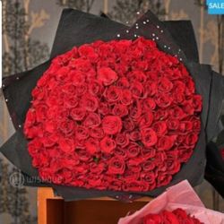 A Stunning Beautiful Bouquet Of 100 Fresh Roses...The Best Romantic Way To Impress Your Love One On This Valentine's Day

100% fresh Rose's... Many co