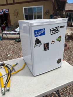 Mini refrigerator