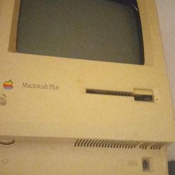 Macintosh Plus Desktop 