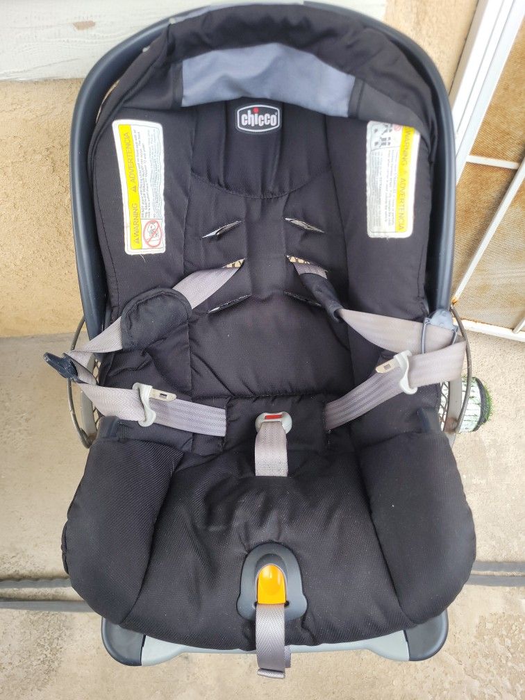CHICCO CAR SEAT AND TWO BASES