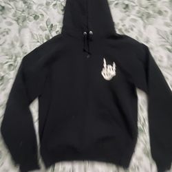 black hoodie 