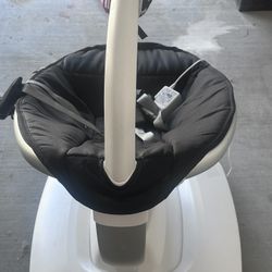 Selling Baby Swing 