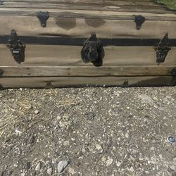 Antique. Travel Suit Case !!  Study  , Can Use As Is Or  For Project $95 Seagoville  Tx