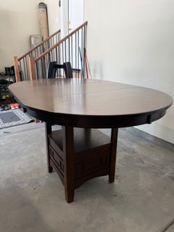 Table & Chairs