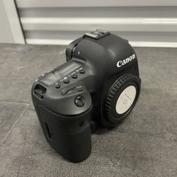 Canon EOS 5D Mark IV DSLR Camera (Body Only)