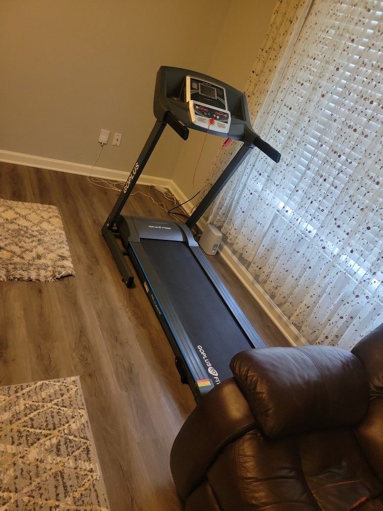 Treadmill almost brand new very very good condition