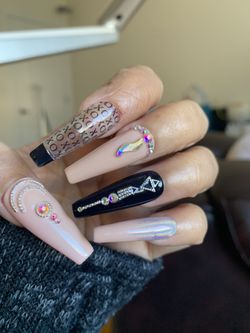 Press on nails