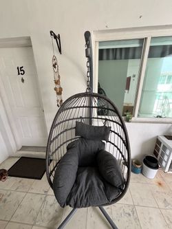 Hanging egg chair