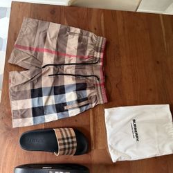 Brand New Burberry Set Comes With A Little Bag 