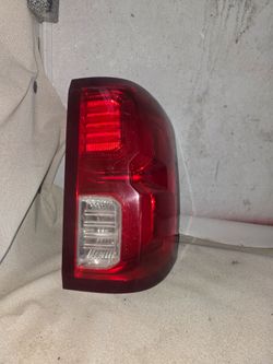 2016 2018 chevy Silverado1500 ltz passenger oem taillight
