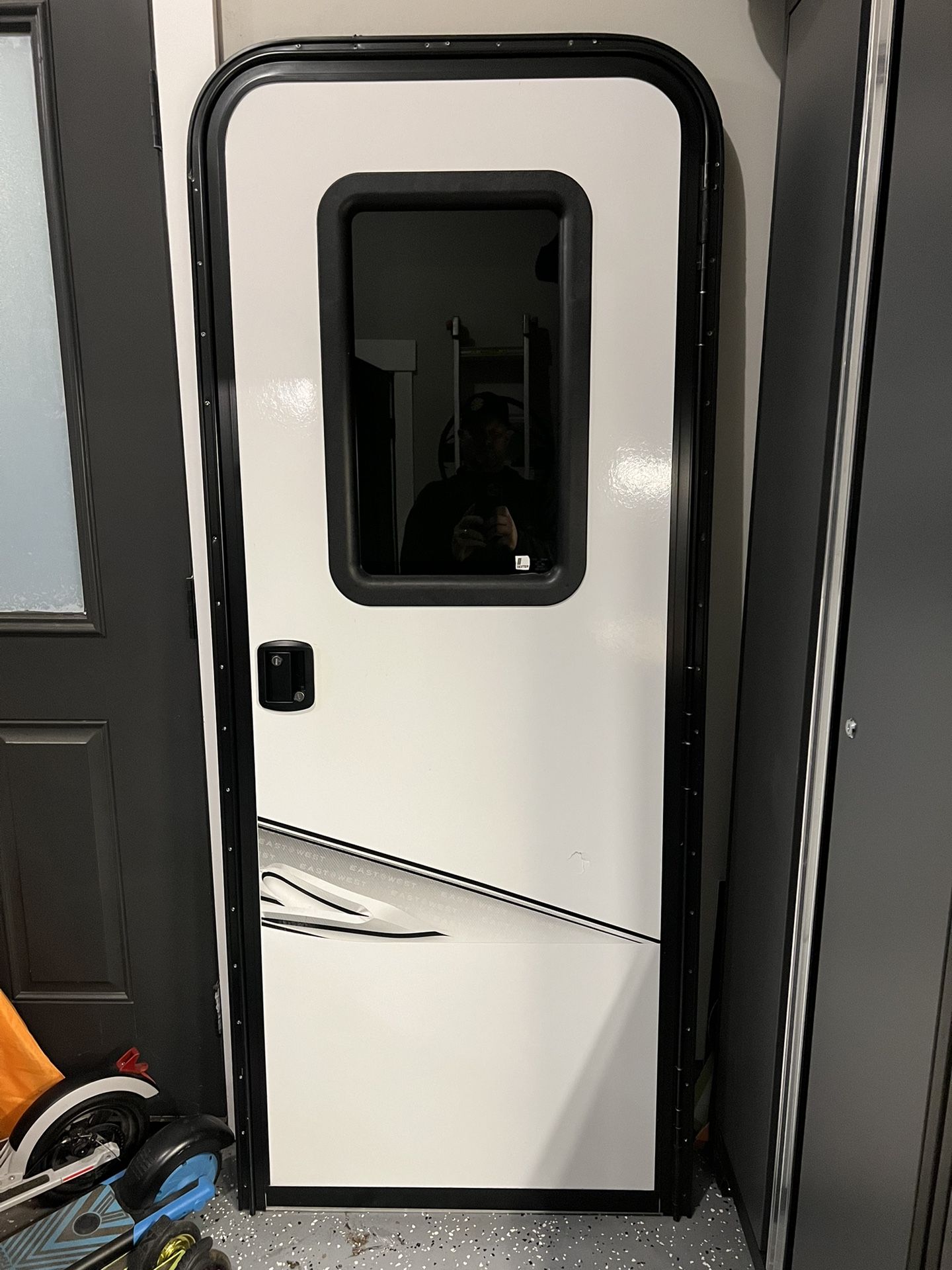 RV Trailer Door With Crack In Door for Sale in Ferndale, WA OfferUp