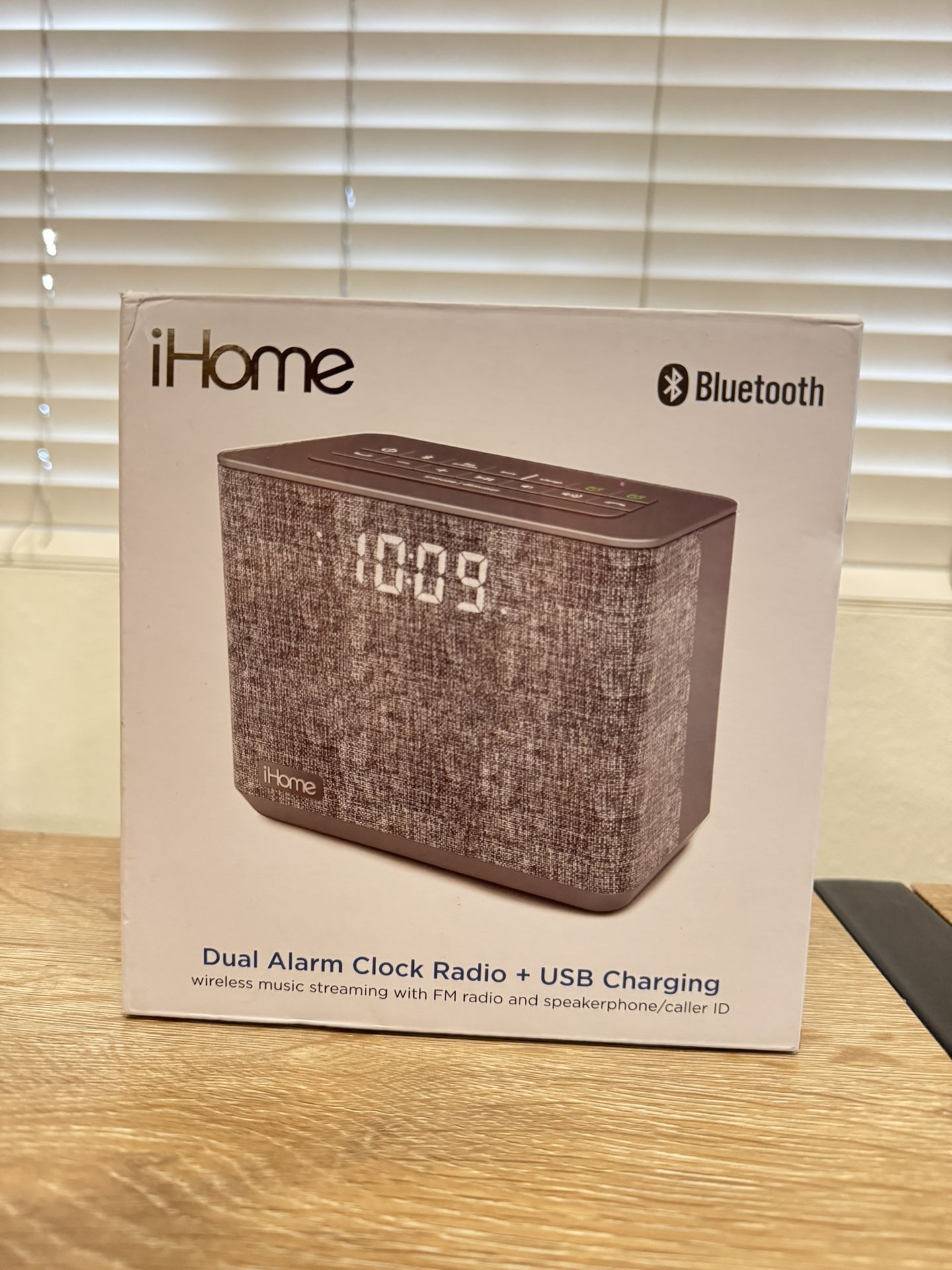 iHome Bluetooth Dual Alarm Clock Radio