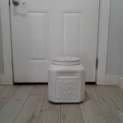 Pets Food Container 