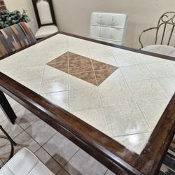 Dining table for sale (6 people)