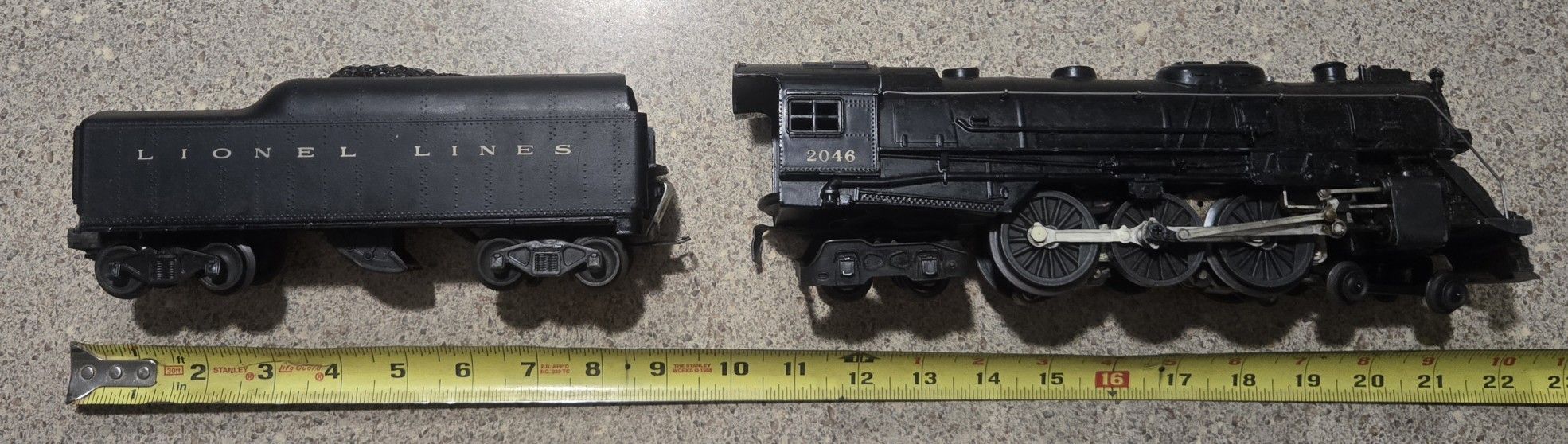 Lionel 2046 O gauge 4-6-4 Hudson-type steam locomotive w/ 2046w Whistle Tender