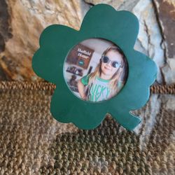 Sheffield Home Green Shamrock-shaped Wooden Picture Frame