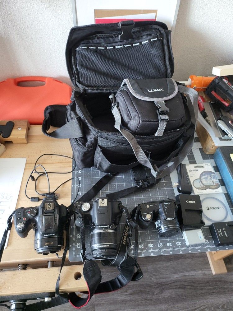 Selling Complete Camera Bundle — All in Working Condition