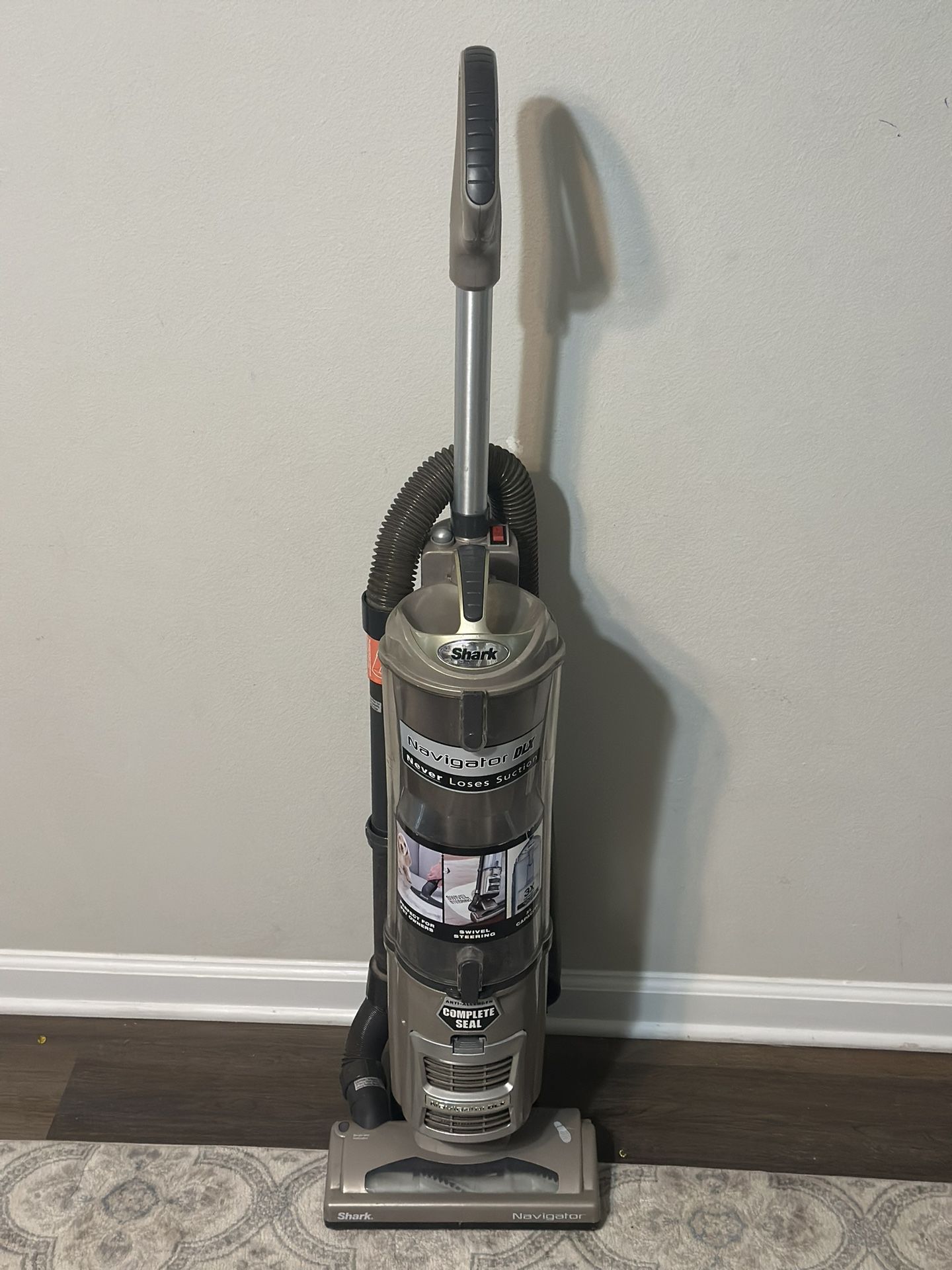 Shark Navigator Deluxe Bagless Vacuum Cleaner Corded Bagless Upright Vacuum