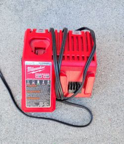 Milwaukee Battery Charger