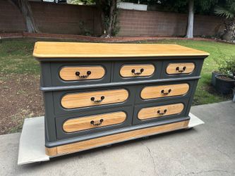DRESSER