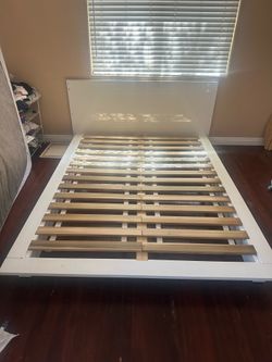 Solid Wood Queen Bed frame Platform