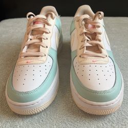 Air Nike Women’s Shoes Size 7Y