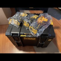 Dewalt Tool Kit w Roller Box