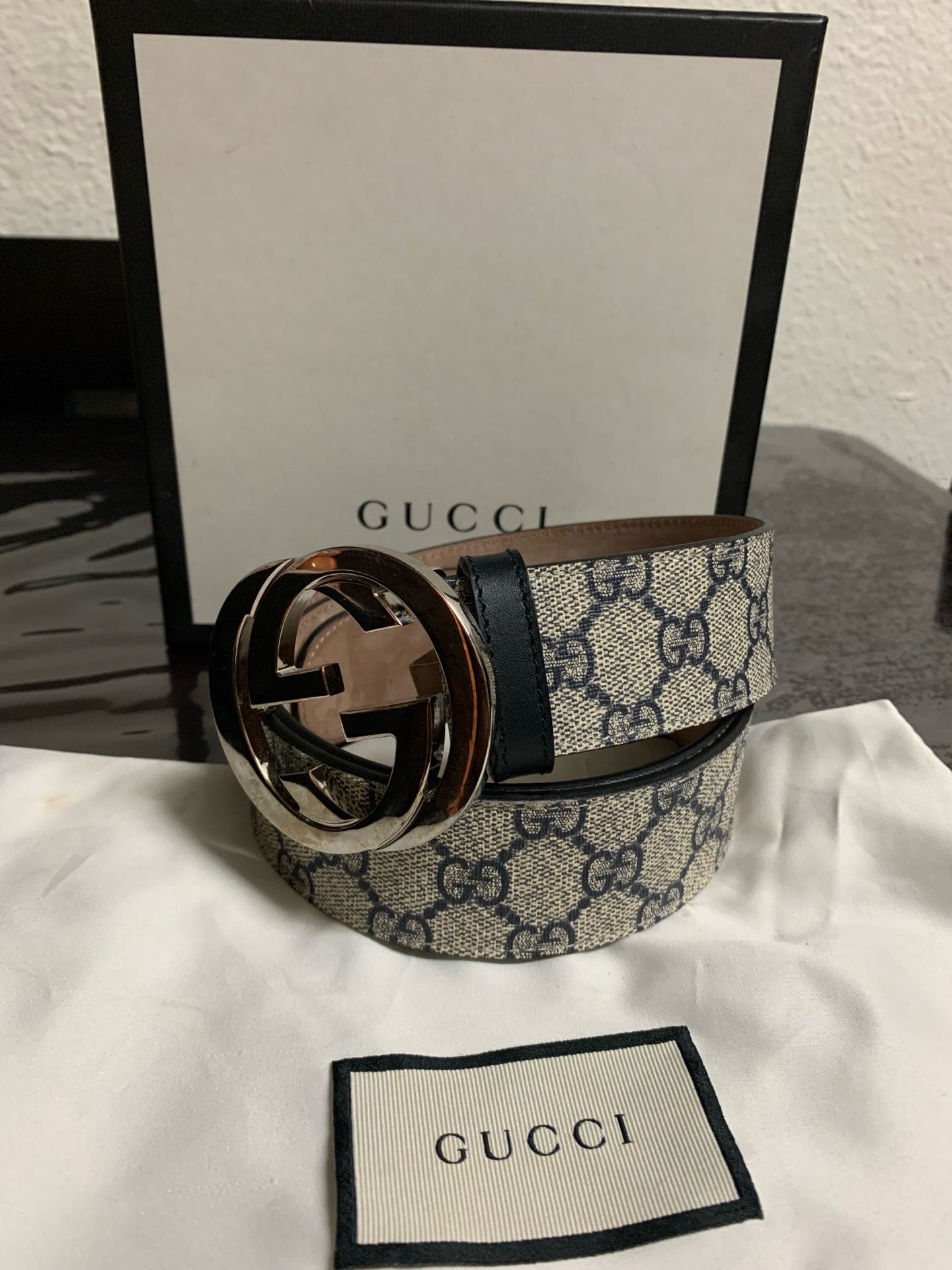 Gucci, 32 waist , Beige and blue