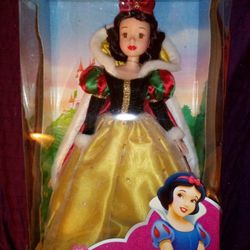 Disney Princess  Snow White  Brass Key Collectible  Porcelain Doll 2004