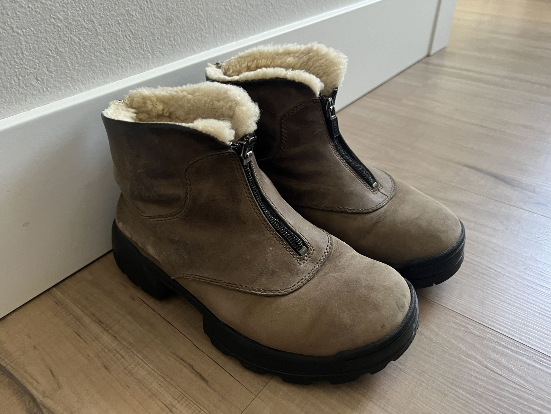 Ugg Boots, Womens Size 7