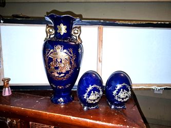 Cobalt Blue Porcelain Vase with Gold Gilt + 2 Decorative Eggs