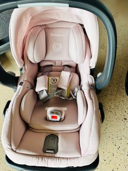 Uppababy infant carrier with base