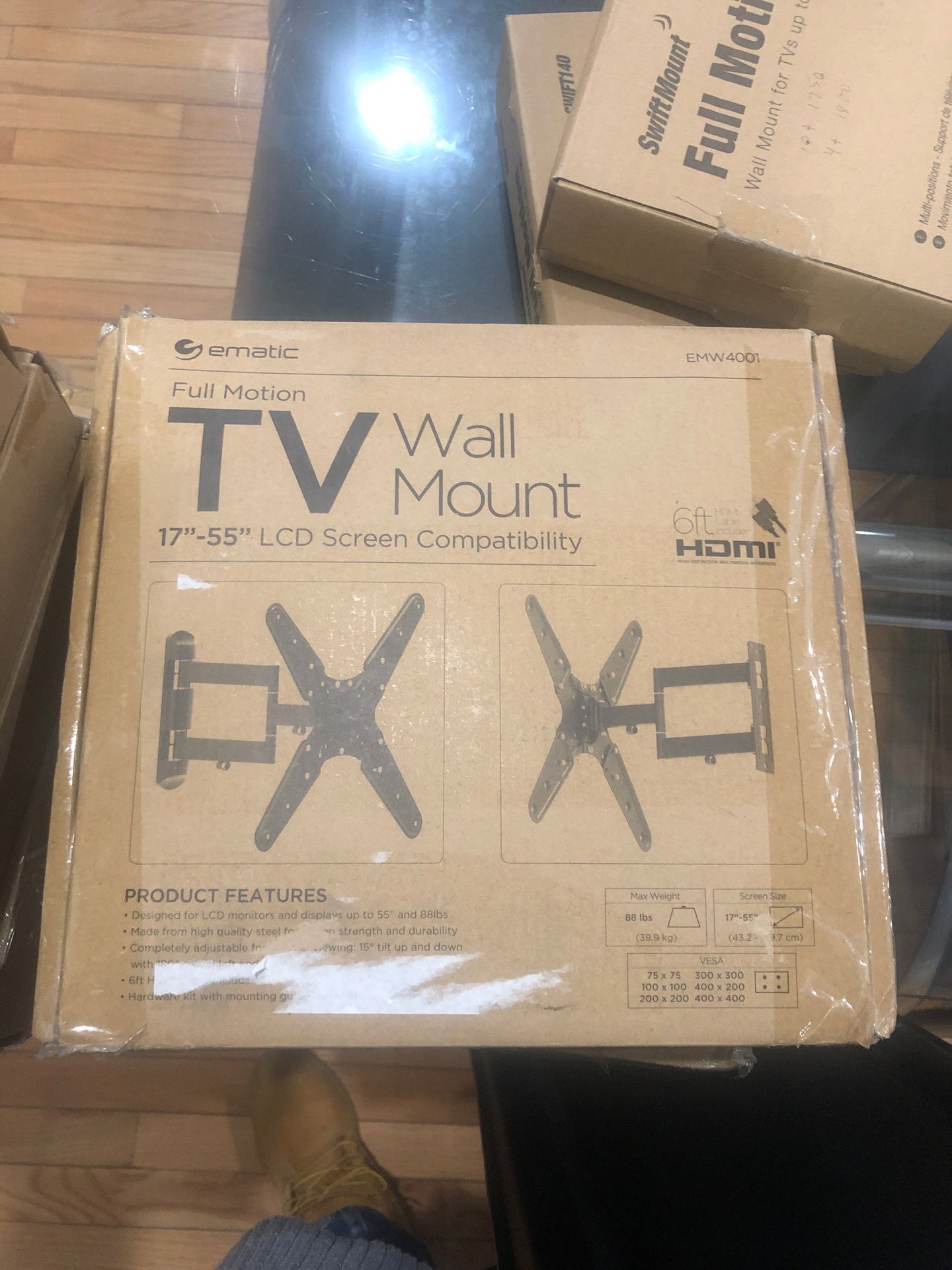 Full motion tv wall mount 17 to 55 in