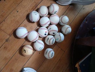 Lot of  16 Collection of Baseballs